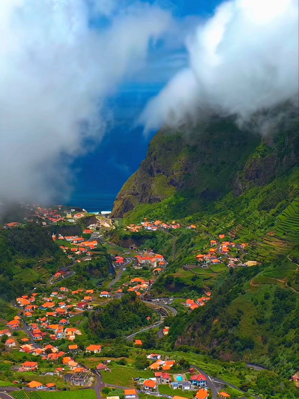 PORTUGAL 🇵🇹 MADEIRA 📍 The most beautiful landscapes on Madeira Island portugal vibes-portugal travel-best portugal destinations-lisbon best places-lisbon cool places-lisbon beautiful place-best travel places-portugal lifestyle-best city in portugal-top 10 places-travel destinations 2025-madeira portugal-madeira island-madeira travel-places to visit in madeira-tourisme-tourisme portugal-visit madeira #portugal #portugal🇵🇹 #portugalviral #madeira #madeiraisland #viral #foryou 