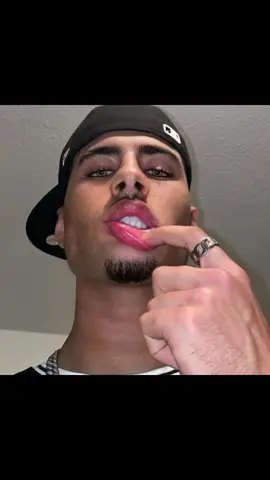 Safir is back to claim his theme song #fyp #safir #jawline #lookism #model 