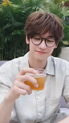 20250802 HuangJunJie Douyin Update 💛 มากะทันหัน☕️ #Huangjunjie #หวงจวิ้นเจี๋ย #黄俊捷 #黄俊捷H 