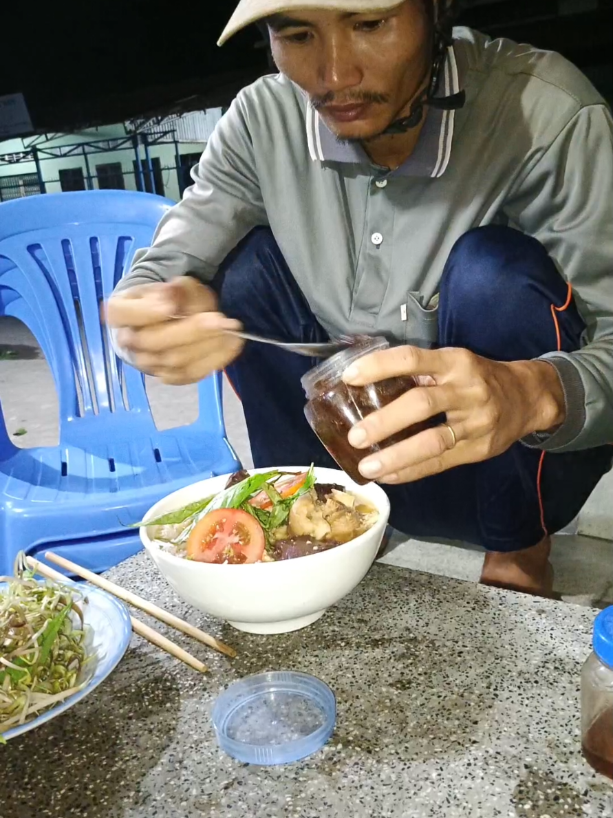 đi làm thôi cả nhà ơi ăn tô bún riêu buổi sáng#Ancungtikok #LearnOnTikTok #vanhau #LearnOnTikTok #master2023bytiktok 