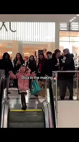 pink jacket girl escalator incident 💅🏼 #icon #diva #fyp #viral 