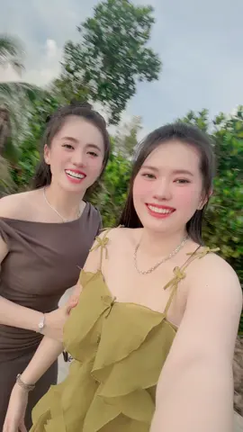 2 chị em ruột mà có giống miếng nào đâu ta 🤣🤣🤣 #xuhuongtiktok #trending @Võ Trúc Ly 