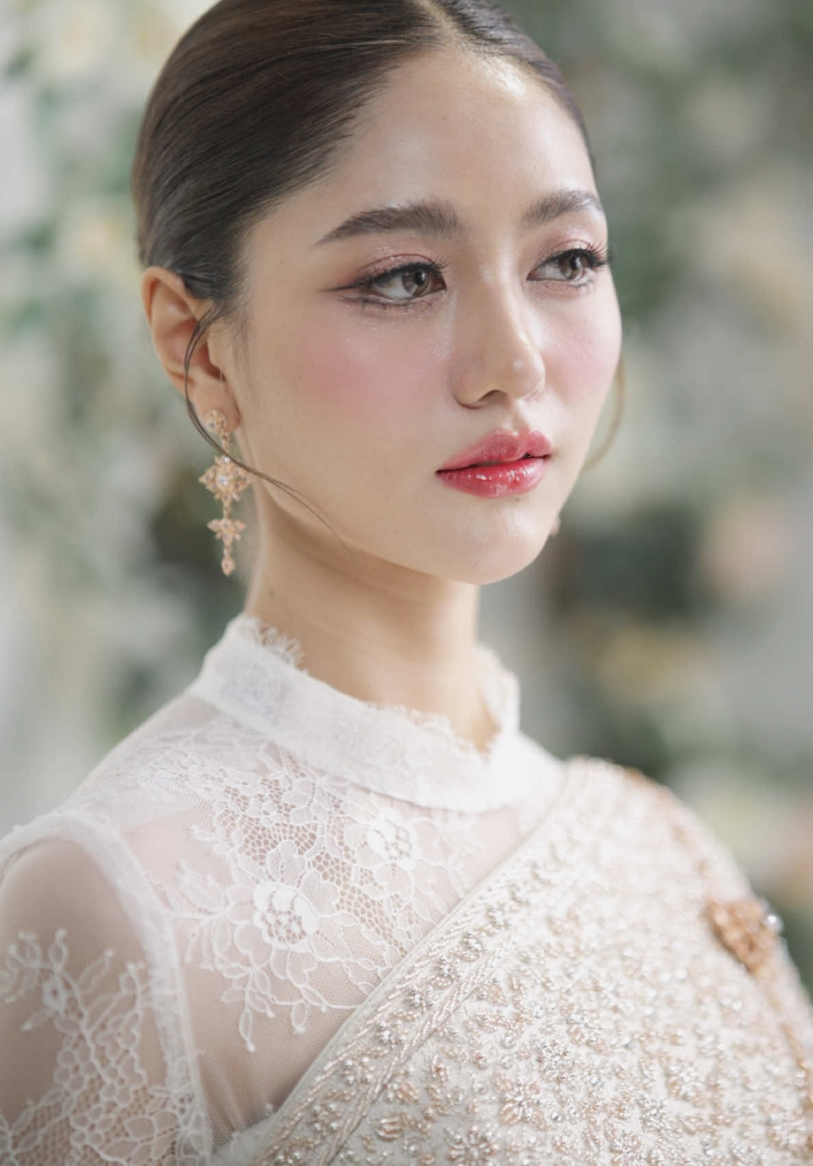 ชุดไทยเจ้าสาวต้องที่ Brixbridal       สอบถามทางข้อความทุกสื่อทุกช่องทางที่ Brixbridal 🏠 ร้านตั้งอยู่ที่บางบัวทอง นนทบุรี ใกล้            เซนทรัลเวสเกต                                    Brix Bridal 🤵🏻👰🏻 📍 ร้านตั้งอยู่ที่  Brix wedding Studio https://maps.app.goo.gl/uE9SKBuWoTRmgryb8?g_st=ic.#ชุดแต่งงาน #ชุดไทยประยุกต์ #ชุดไทย#ช่างภาพงานแต่ง #แฟนทหาร #ไอเดียแต่งหน้า #ทําผมในกระแส #ชุดแต่งงานมินิมอล #Wedding #brixbridal #ช่างภาพงานแต่ง 
