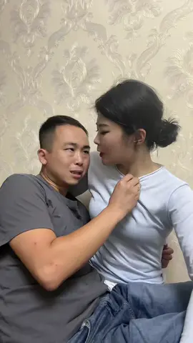 这400多个月的宝宝一天让媳妇熊屎了#逗比夫妻日常 #结果出乎意料 #憋住不准笑#life #daily #fypage #funny #funnytiktoks #spouse 