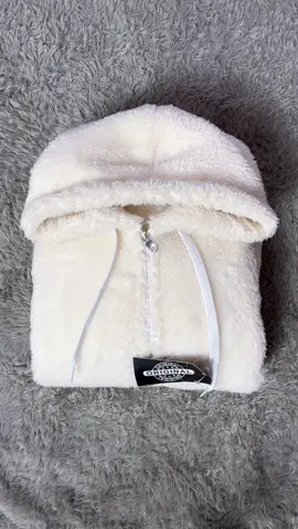 Jaket hoodie bulu unisex ini nyaman banget dipakai, hangatnya juara!” #jacket #hoodie #zipper 