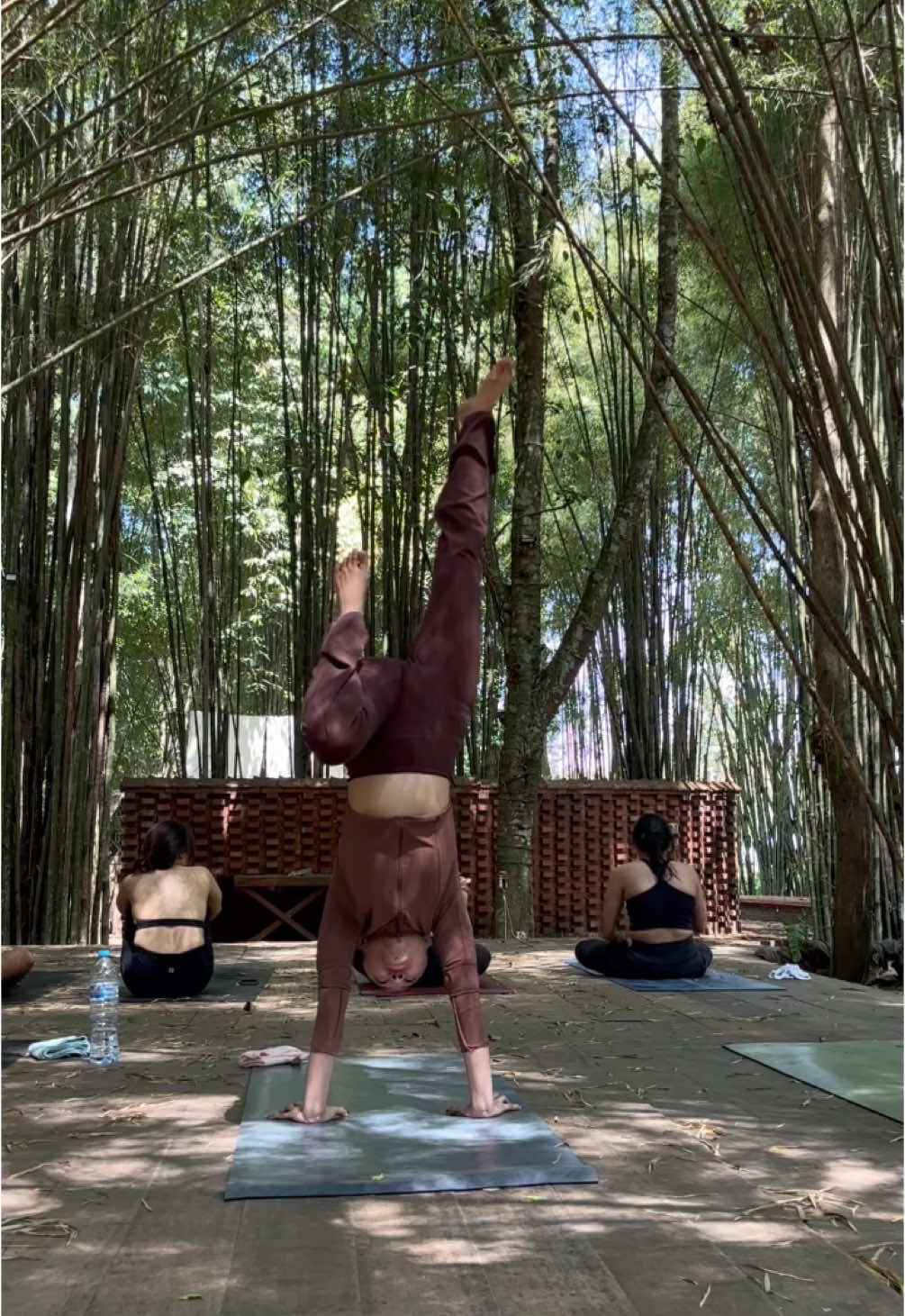 Jump this, jump that. Sometimes you nail it, sometimes you don’t. Practice makes progress. Keep going. #yogapractice #yogatok #handstand 