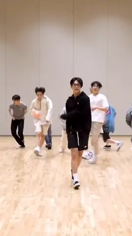 I Miss wonwoo so much #wonwoo #jeonwonwoo #seventeen17_official #svt #seventeen #edit #world #dancepractice 