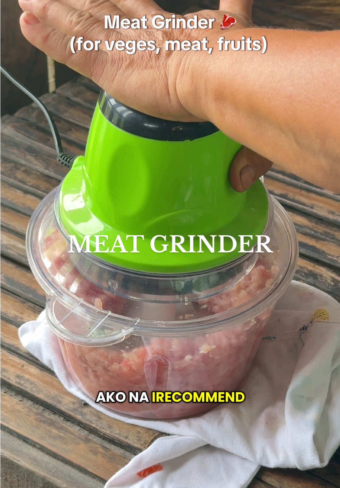 sigurado ka na malinis giniling niyo sa bahay. Grind your own fresh meat at home with this powerful and easy-to-use meat grinder. Multi-Function Meat Grinder 🥩 disclaimer: price may change after sale/ anytime #MeatGrinder #GilingMachine #HomeCookingPH #KitchenAppliancePH #LongganisaMaker ##GilingNgKarne #TikTokMadeMeBuyIt #FoodieTools #fyp #marieanne_14 