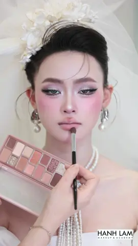 Mix một chiếc son xinhh 🥰🥰 #hanhlammakeup #đaotaomakeupchuyennghiep #basepro #teamhanhlammakeupacademy 