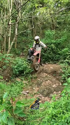 ngik ngik bengek #ujharry #videoviral #trabas #trail #trabaskocak #trabaslucu #traillucu #trailkocak #kocakabis #ngakak #videokocak #videolucu #videongakak #ngakakkocak #ngakakparah #suzukits125 #suzukits125official #suzukits125indonesia 