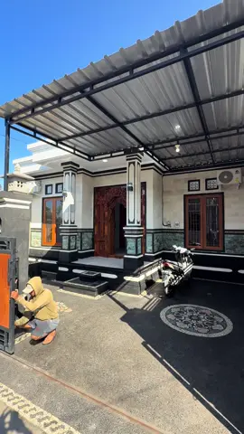 ⚠️READY RUMAH INDENT DENGAN HARGA TERJANGKAU DI BATUBULAN AKSES MOBIL, AYOO SEGERA DI KEEP SEBELUM KEHABISAN⚠️ 📍Gang Pipit, Timur Terminal Batubulan ⚠️ Harga Spesial 890jt⚠️ ▫️Luas Tanah 100m2 ▫️Luas Bangunan 70m2 🏠SPESIFIKASI RUMAH🏠 ▫️3 Kamar Tidur. ▫️2 Kamar Mandi. ▫️Dapur di lengkapi kitchen set. ▫️Ruang tamu luas. ▫️Tempat jemur pakaian. ▫️Tempat pelinggih di atas. ▫️Garase mobil + motor. ▫️Pintu & Pagar Kanopi. ▫️Listrik 1300watt. ▫️Air sumur bor. 🎁 BONUS 🎁 ▫️Pelinggih ▫️Kitchen Set ▫️Exaus ▫️Kompor Tanam ▫️SHM. ▫️Free Biaya Pajak Jual Beli & Free Biaya Balik Nama. ▫️Bisa Cash / Kredit ▫️Dengan Dp 30% ▫️Uang Keep Hanya 10jt BERMINAT⁉️ BISA HUBUNGI NO DI BAWAH Https://wa.me/6288236242910   #rumahidaman #rumahminimalis #rumahcantik #rumahmewah #rumahimpian #rumahmilenial #rumahsiaphuni #bali #pulaudewata #foryou #batubulan #rumahmodern #baliproperty #fypage #fyp 