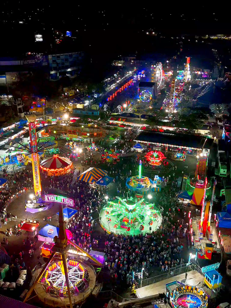 esto es SIVARLAND 2025🎡🎢 #sivarland🎡🎠 #sivarland2025 #fiestasagostinas #elsalvador #sivarland🇸🇻🎡 #viral #sivar 