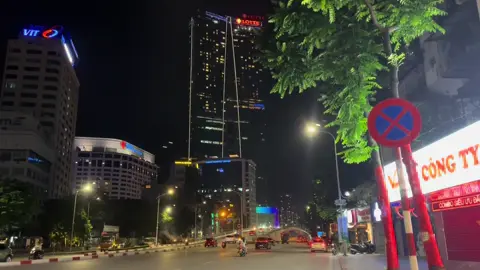 Anh đâu muốn xa con phố ta đã yêu… @Hà Nội Về Đêm ❤️ #langthanghanoi #hanoivedem❤️ #nhachaymoingay #xuhuong2025 
