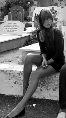 My vibe rn #vintage #vintagefashion #styleinspo #fashionicons #styleicons #60s #70s #80s #janebirkin #babydoll #bridgettebardot #pattieboyd #jackieo #jackiekennedy #daisyjonesandthesix 