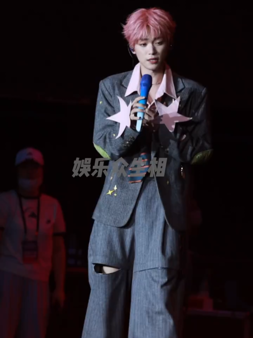 25.08.02 His pink hair was shining so bright on stage ✨ #ZIYUxGuiyangFestival #ZIYU #梓渝 #foryou #fyp 