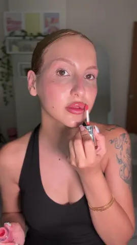 Birlikte hazirlandik ama biraz miskince hahajzja  Reklam yok  Kullandıklarım; @Maybelline NY ; glowshine,kaş sabitleyici,  @L’Oréal Paris #lorealparis lumi glas highliter @wetnwildbeauty allık @sephora glos 07 #makyajvideoları #makyajtrendleri #makeup #makyaj #grwm 