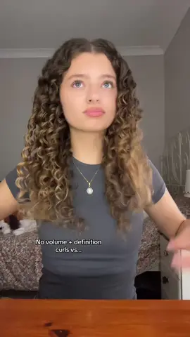 No volume + definition curls vs volume and less definition curls😋#curls #curlyhair #curlyhairroutine #volume #definition 