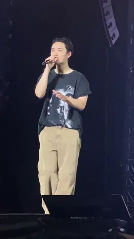 Ini sebenernya Send-off kagak boleh ngerecord. Tapi, bodo amat lahh.. ga mau kehilangan moment Kyungsoo nyanyi lagu #exo 🫠Do Kyungsoo singing *Lucky