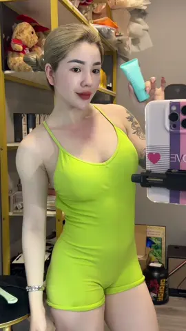 Lăn neck thơm phức á , đi gym nhớ xài nha mấy ní 👻👻