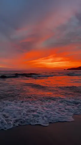 prettiest place ever 🌅 #sombr #sunset #foryou #viral #thailand🇹🇭 #phuket #Summer #waves #beach @sombr 