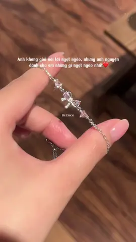 Những gì xinh đẹp em đều xứng đáng nhận được 💛 #decoco #quatangnguoiyeu #babi #vongtay 