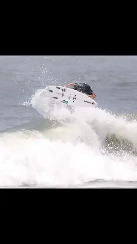 Zion Surfinggg Damn bro😍🔥🏄🏽‍♂️🌊 #surftok #surfer #surfing 