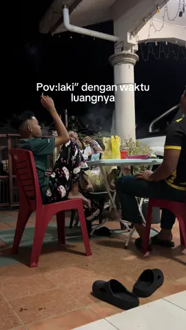 Duduklah di mana orang” membahas tentang masa depan,pengalaman dan ilmu.bukan dengan orang” yang sibuk membicarakan keburukan orang lain💪🏻🫰🏻.@Mawii @sepett66⚡💨 #fyp #quotes #fypviralシviral #fypsarawak #fypmalaysia 
