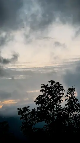 وہ اللّٰہ ہی تو ہے،جو دل کی خاموشی کو بھی جان لیتا ہے۔🌸🙌🏻 Repost @KashMiri_kuRii🧸🍁 #aesthetic #foryoupage #foryou #1millionaudition #viralvideo #trending #vibes #naat #view #unfreeze #nature #viral #clouds 