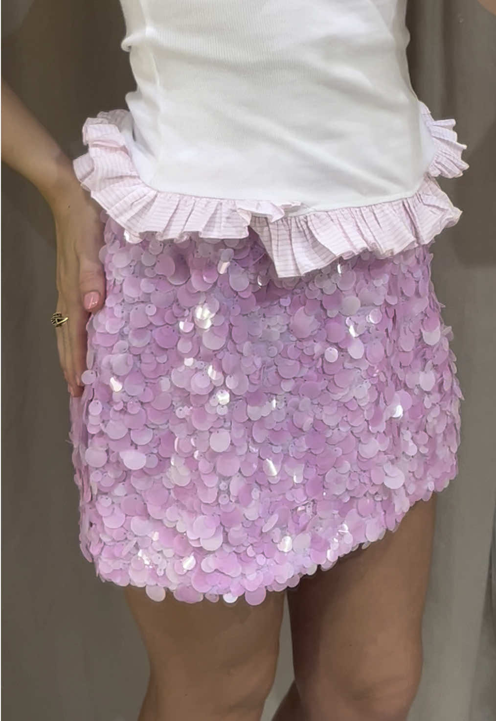 PSA the pink sequin skirt is back at Zara girls 🚨🚨🚨🚨🚨💘💘💘💘  #fashiontiktok #fashiongirl #styleinspo #styletips #getdressedwithme #pinterestaesthetic #shoppingaddict #zaranewcollection #zaranewin 