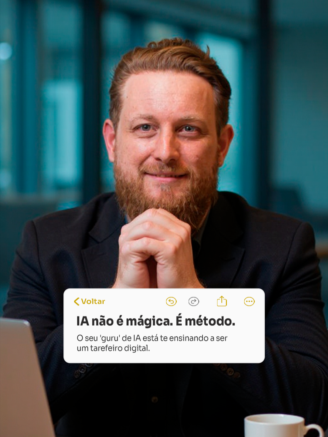 A febre da Inteligência Artificial no marketing trouxe uma nova onda de gurus que vendem um 'milagre digital'.  Eles prometem que um prompt copiado e colado vai resolver a sua vida, mas o que entregam é superficialidade estratégica travestida de operação. É o mesmo erro de sempre: foco na ferramenta, não na estratégia. O Inconformismo Estratégico nos força a rejeitar essa abordagem. A IA é uma das ferramentas mais poderosas da atualidade, mas nas mãos erradas, ela apenas acelera o fracasso. Ela não substitui o diagnóstico brutal, a profundidade e a obsessão por impacto. Nós usamos a IA como um braço operacional de alta performance. Ela nos ajuda a ser mais ágeis, mas nunca substituindo o pensamento estratégico que define o 'o quê' e o 'porquê'. O nosso trabalho é descobrir o que o mercado realmente responde, e a IA é a nossa aliada para escalar essa descoberta com precisão de sniper. Comenta 'Método' se você também acredita que o cérebro por trás da ferramenta é o que realmente importa. #iaestrategica #aiemarketing #chatgptnoplanejamento #estrategia #businessengineer #inconformismoestrategico #metododevendas