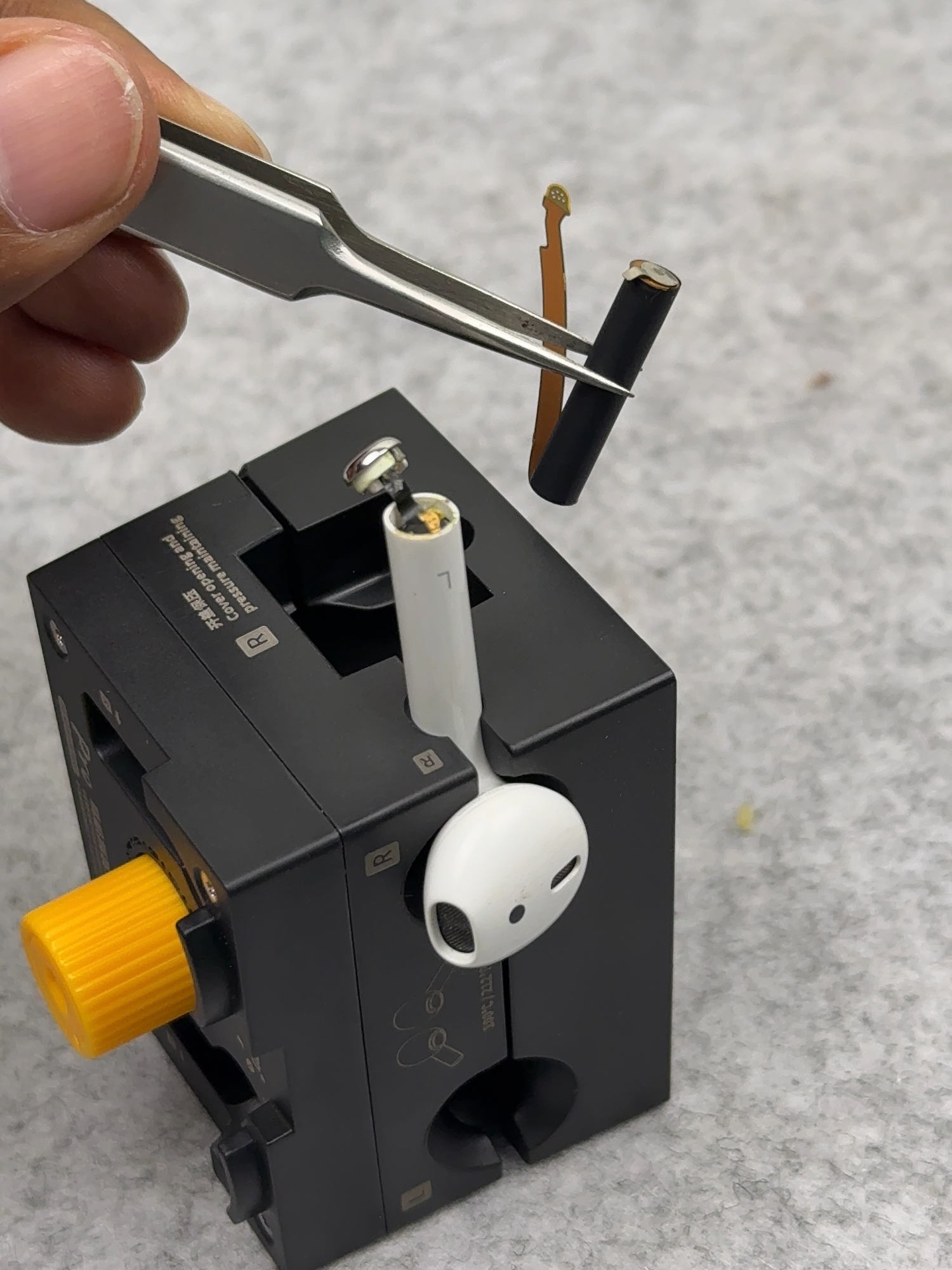 How AirPod 1/2 Change Battery #battery #fix #craft #howto #satisfying #lifetips #usa_tiktok