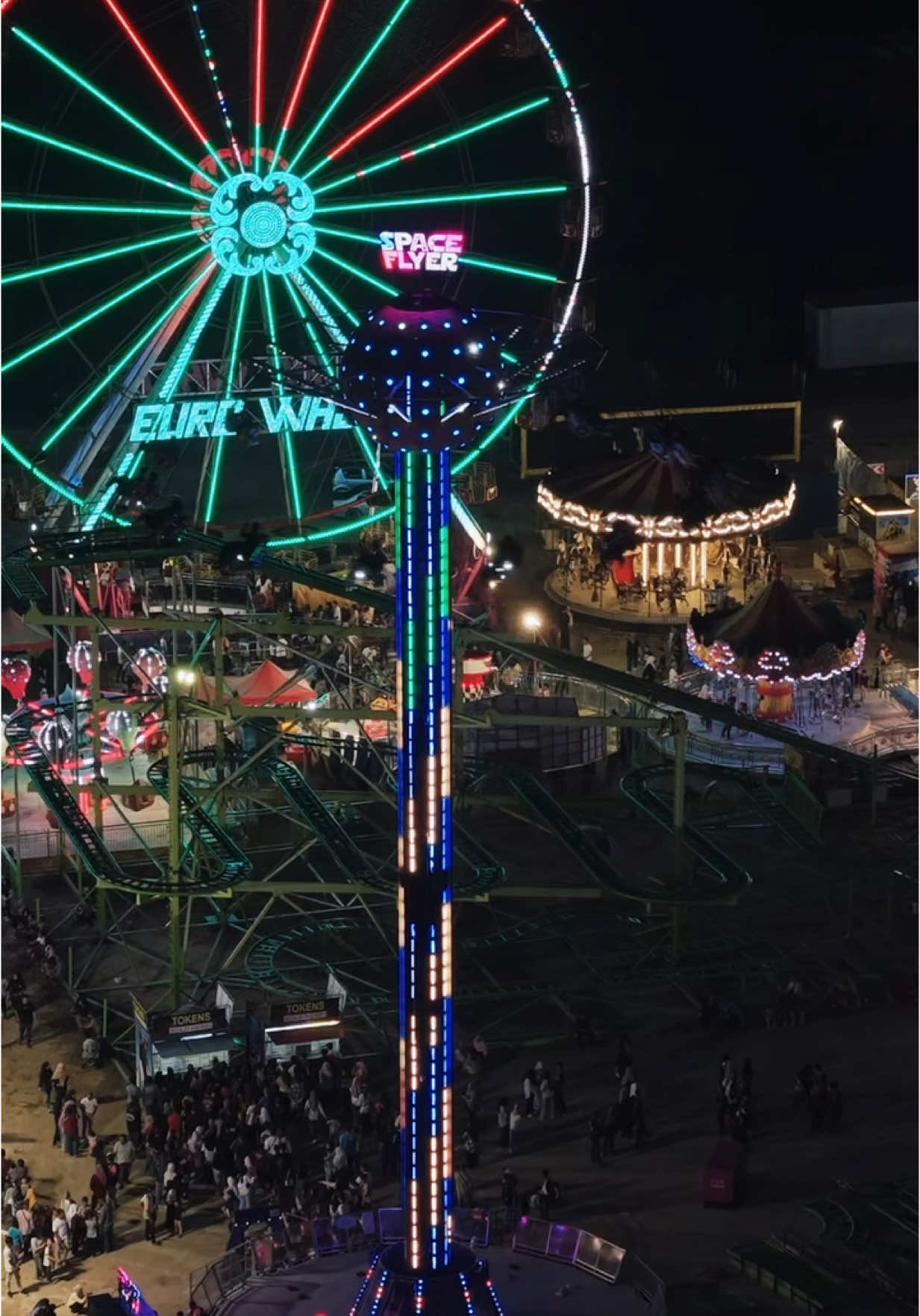 Dalam banyak2 mainan funfair yang ni paling seram nk main SPACE FLYER . 🥶 #funfairterengganu #datarandrawbridge #eurofunparkfunfair 