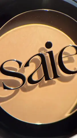 the perfect setting powder @Saie grab yours now!🤍✨ *pr/gifted ——— 🏷️ #saiebeauty #saie #beauty #beautyhacks #beautytips #BeautyTok #settingpowder #ugccommunity #smallcontentcreator 