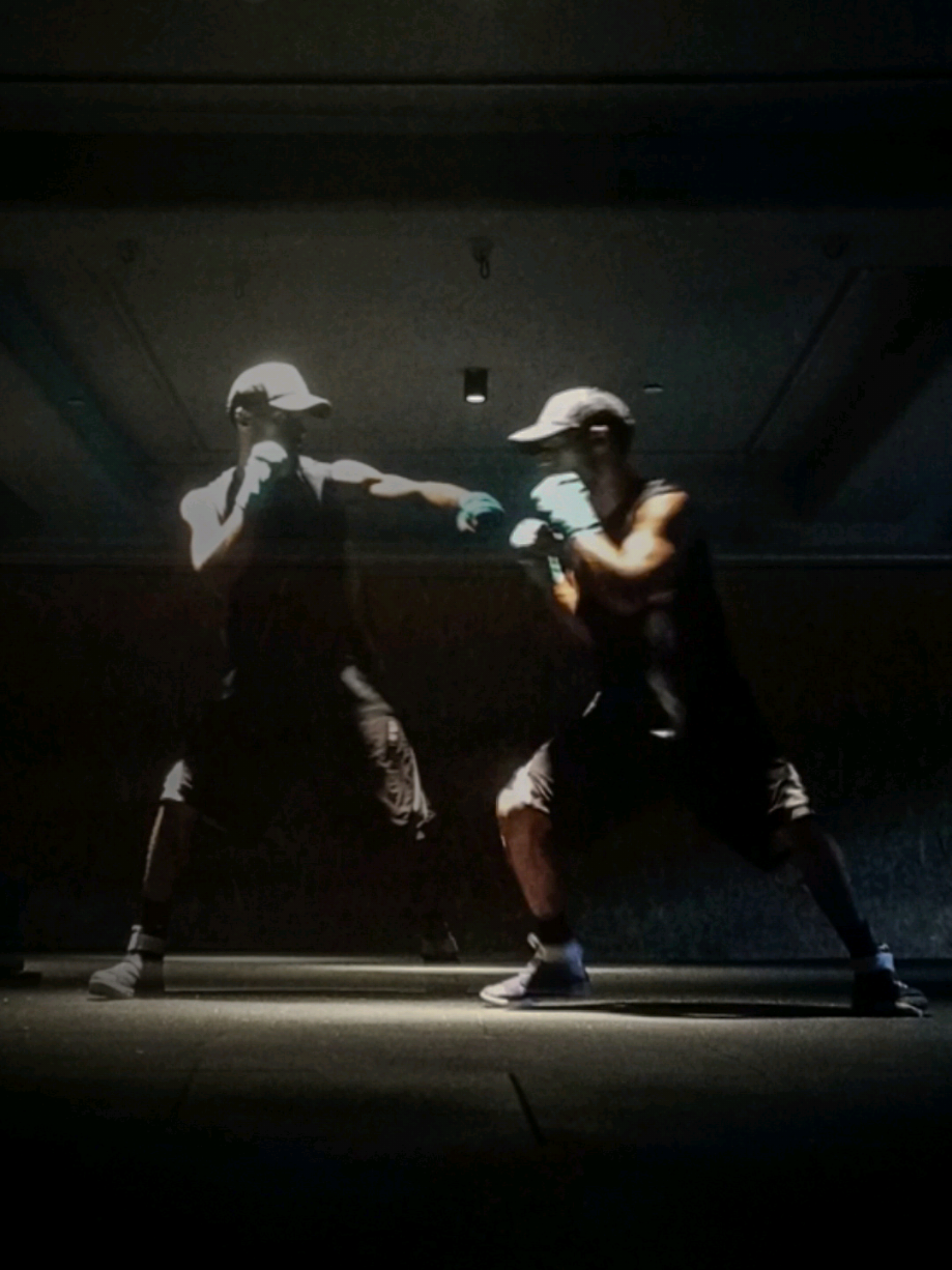 Southpaw Boxing Combo designed to sharpen your ShadowBoxing. Perfect for beginners 💯✅ #Boxingsptep  #BoxingTraining #BeginnerBoxing #boxinggym  #BoxingDefense #shadowtutorial #boxingforbeginners #shadowboxing 