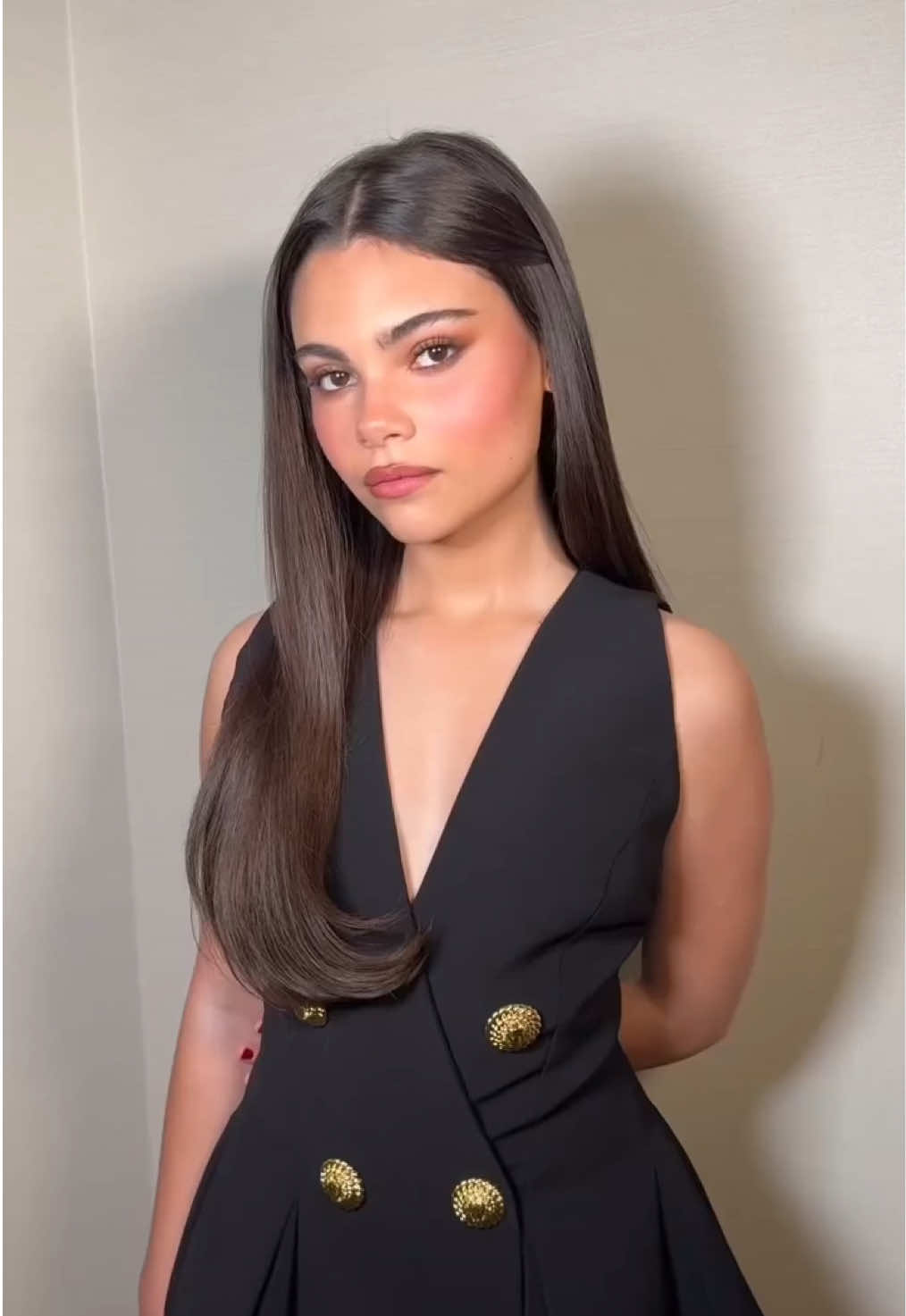 she always looks so majestic #viralvideos #foryoupage #tiktok #fypppppppppppppppppppp #arianagreenblatt #lorealparis #ariana #virallll #teamwork #fypp 