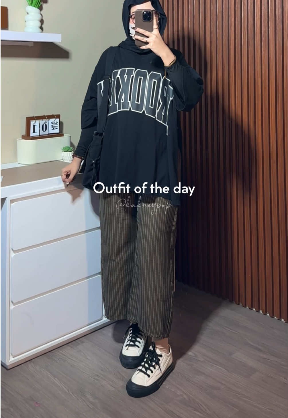 Spill 👉🏻 @Ney.pearbody🍐160 ⋆.˚ Fit check 🫶🏻📸##outfitideas##ootdhijab##outfitinspo##oversizedshirt##fyp 