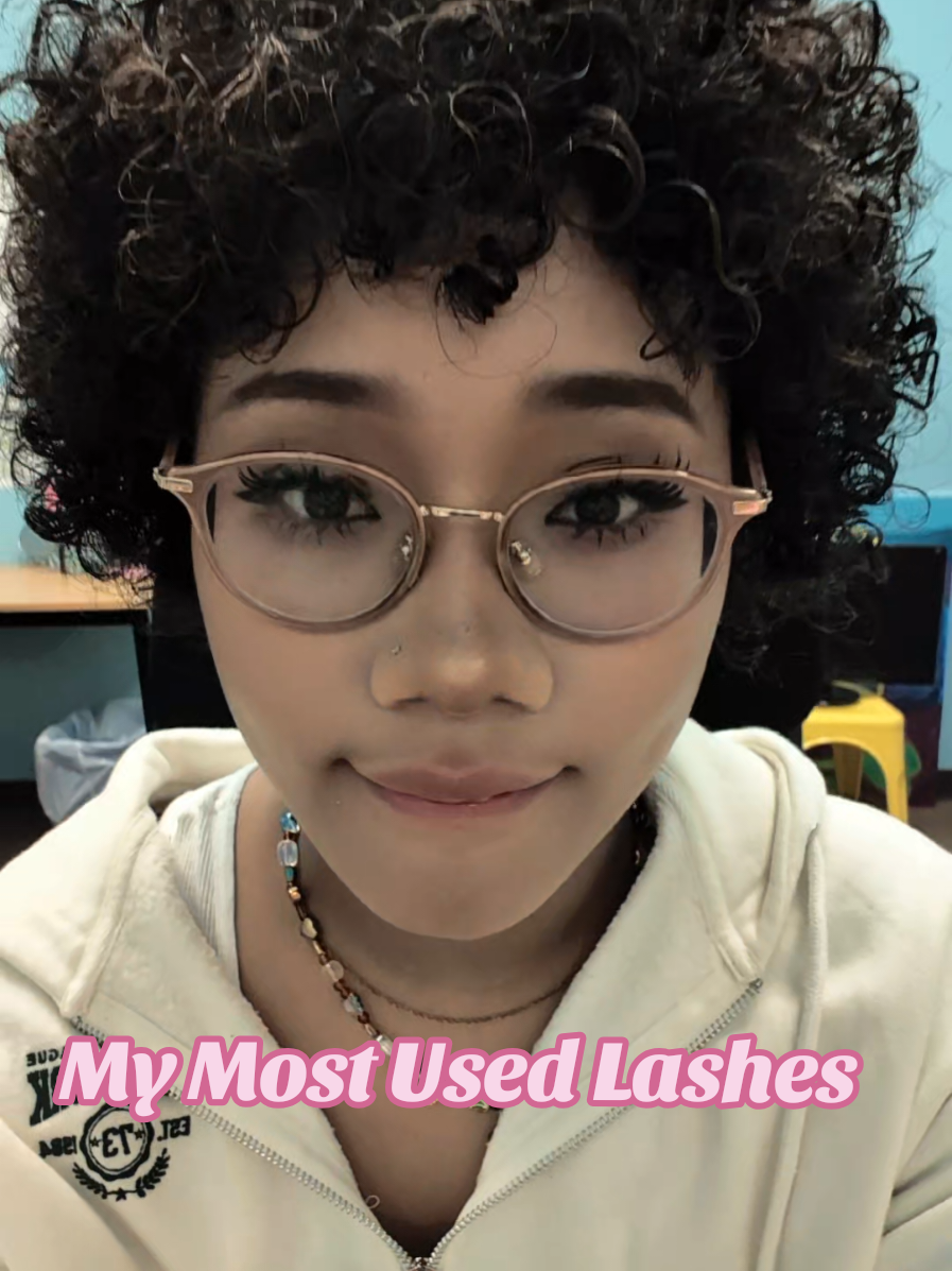 they're so comfortable too ahh 🤭 #mangalashes #foryou #fypシ #fyp #viral #makeup #makeuptutorial #lashes #manhualashes #douyin #douyinmakeup #mangalashes #cute #asianmakeup #eyelashes #beauty #tiktokshop 