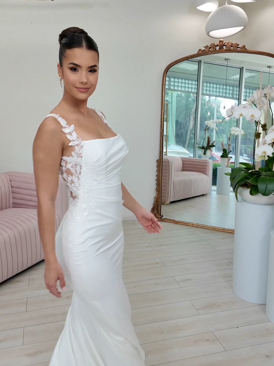 minimalist & clean esthetic with a touch of lace 👌 #budgetbride #weddingdress #bridalinspo 