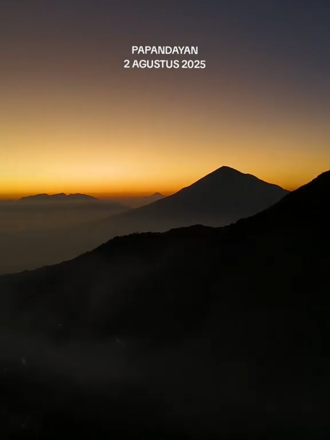 2 agustus full langit biru + dapet sunrise secantik ini🥹 #papandayan #fypシ゚viral 
