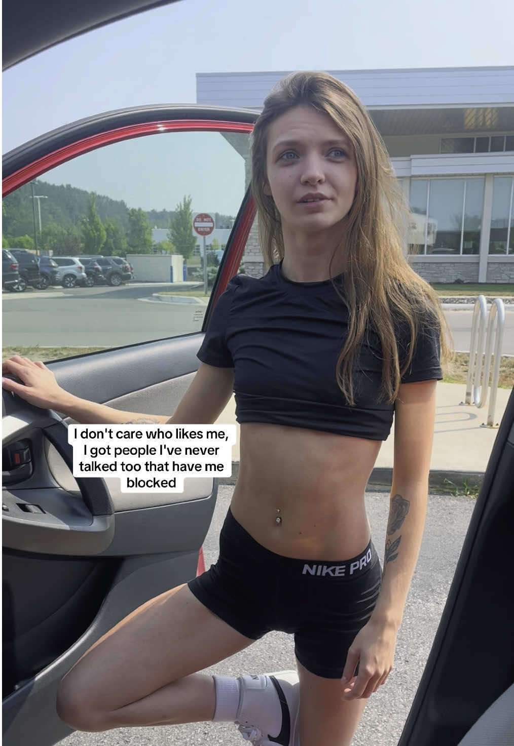 Lol in my mind, we are friends🫣😅 #OOTD #gymfit #fypシ゚viral #michigan #foryou #model #nikepro #outfitinspo 