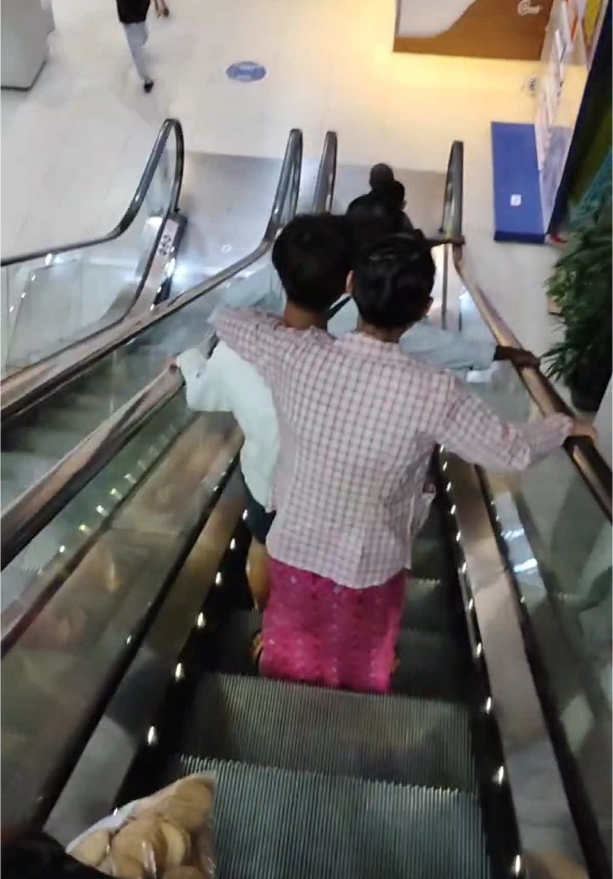 #တရုတ်သရဲဟာသကျနေတာဘဲ#ရယ်ရတာအူပါနာတယ်#ရွာကတတ်လာတဲ့အန်တီကြီးတွေနဲ့ငါတော့အူတတ်ပါပြီ##fyp#fypシ゚viral #fypage #ရယ်ကြမယ်😂 