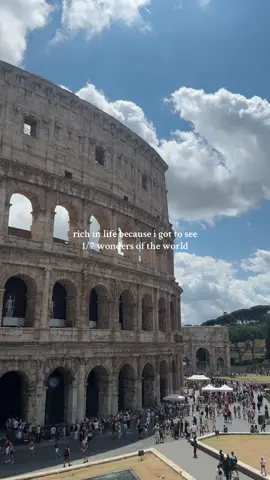 unreal. #rome #italy #thecolosseum 