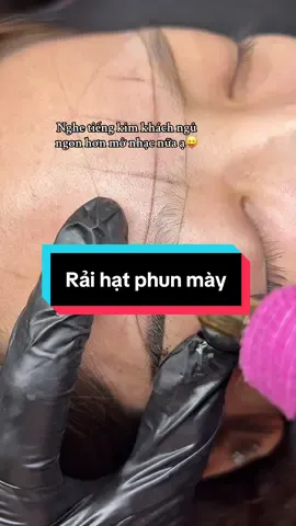 Khách em ngủ ngon ơ ❤️ #atbeautyacademy #daotaohocvienchuyennghiep #xuhuongtiktok #dayphunxamsaigonuytin #phunmaydepquan3 #danglongmaydeptunhien #phunmaytunhienquan3 