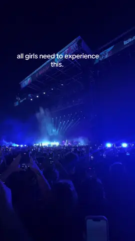 we all needed this 💜🥺🤞🏼 @Olivia Rodrigo #lolla #driverslicense #oliviarodrigo #fyp #chicago @maya ❥ 