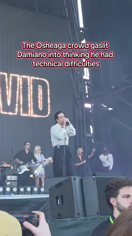 The first time Montreal met @Damiano David we gaslit him by singing louder than any other crowd could #montreal #osheaga2025 #damianodavid #damiano #dovecameron #osheaga 