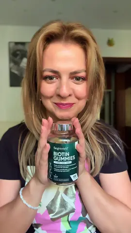 ✨ Mic secret pentru un look fresh în fiecare zi? Am început să iau Biotin Gummies de la Weightworld de ceva timp și da, chiar se văd rezultatele! 💁‍♀️ @WeightWorld  ✔️ Păr mai puternic și cu mai puține fire căzute ✔️ Unghii care nu se mai exfoliază la fiecare atingere ✔️ Ten mai curat și luminos Și bonus: au gust de zmeură 🍓 – fără zahăr, vegane și ușor de luat zilnic! ⚠️⚠️⚠️ Dacă vrei și tu să le încerci, folosește codul 𝐖𝐖𝐙𝐔𝐌𝐙 pe weightworld.uk și ai 15% reducere‼️‼️ ______________________________ • • • #BiotinBoost #HairSkinNails #BeautyFromWithin #WeightWorld #rokolla