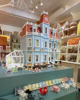 TINY DOLL HOUSE on the Upper East Side of Manhattan, New York City 