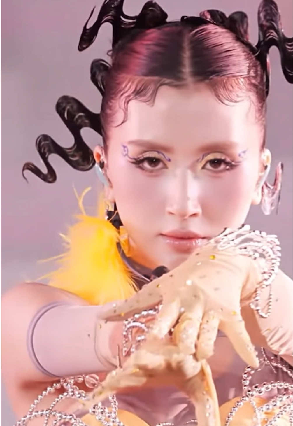 Cả nhà thấy Phí Hằng hôm nay như nào ạ 😝😝  #QuynhAnhShyn #EmXinh #EmXinhSayHi #VieON #VieChannel #EmxinhQuynhAnhShyn 
