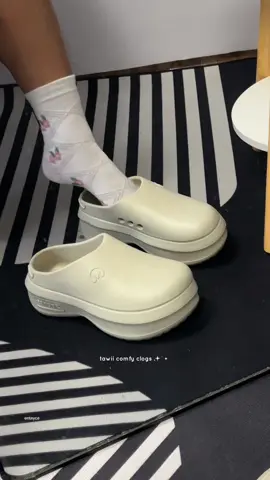 comfy slippers 🤍✨ #tawiislippers #slippers #womensclogs #fyp #foryou #clogs 