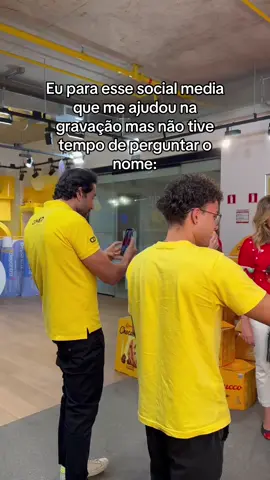 Alguém sabe o nome desse social media do meu lado? #cimed #joaoadibe 